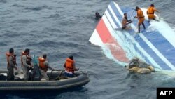 Foto de archivo de las operaciones de rescate de la fuerza naval brasileña en el Océano Atlántico, en 2009.