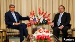 Ngoại trưởng Mỹ John Kerry gặp Thủ tướng Pakistan Nawaz Sharif tại Islamabad, ngày 1/8/2013.
