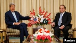 امریکی وزیر خارجہ کی پاکستانی وزیراعظم سے ملاقات (فائل فوٹو)