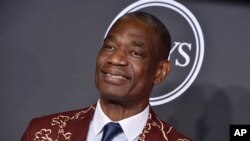 FILE - Former NBA basketball player Dikembe Mutombo arrives at the ESPY Awards, July 20, 2022, at the Dolby Theatre in Los Angeles. Dikembe died, Sept. 30, 2024, after a battle with brain cancer, the league announced.