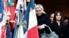 La líder de extrema derecha francesa y miembro del parlamento Marine Le Pen, sale de una ceremonia para rendir homenaje a su padre, el difunto líder de extrema derecha Jean-Marie Le Pen, en la iglesia Notre-Dame en París, el 16 de enero de 2025. REUTERS