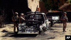 지난 1월 말리 디아빌리 근교에서 이슬람 무장세력의 폭탄 테러 공격으로 파괴된 차량.(자료사진) 