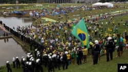 Demonstrators take part in a protest against Brazil's President Dilma Rousseff in front of the Brazilian National Congress in Brasilia, Nov. 15, 2015.
