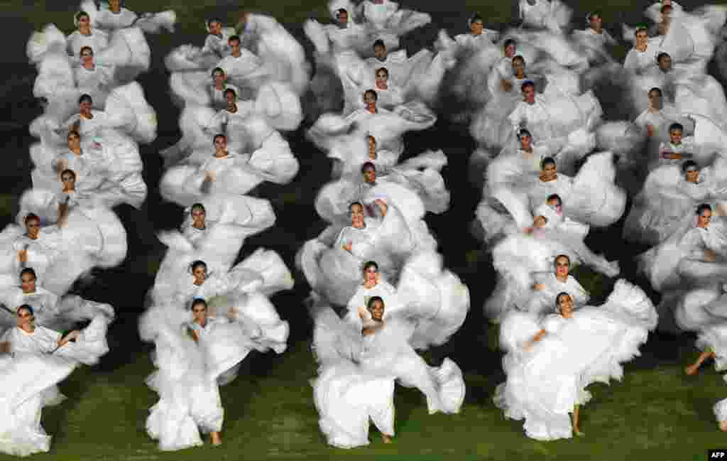 Dancers perform during the opening ceremony of the XVIII Bolivarian Games 2017 in Santa Marta, Colombia, Nov. 11, 2017.