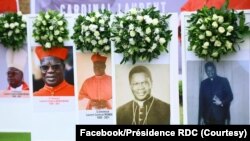 Des photos du cardinal Laurent Monsengwo lors de la messe ayant précédé son enterrement à la cathédrale Notre-Dame, Kinshasa, le 21 juillet 2021. (Facebook/Présidence de la RDC)