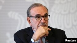 Carlos Manuel Sada Solana, Mexico's Deputy Foreign Minister for North America, gestures during a news conference about the case of Ruben Cardenas Ramirez, a Mexican sentenced to death in the state of Texas, at the Secretariat of Foreign Affairs (SRE) in Mexico City, Mexico, Nov. 6, 2017.