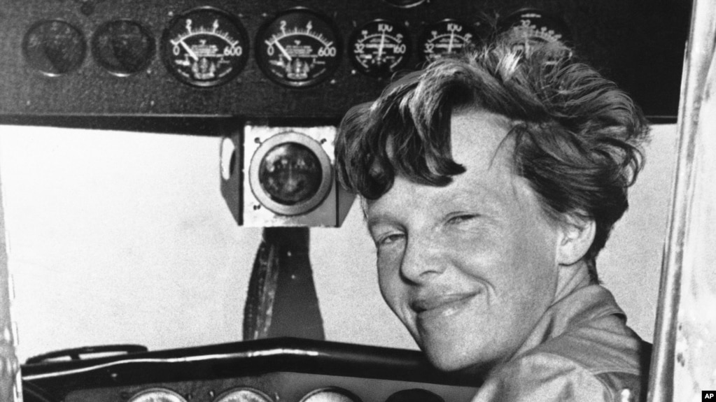 Amelia Earhart posa en esta fotografÃ­a sin fecha. Posiblemente 1935, segÃºn algunos expertos consultados por VOA.