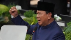 Presiden Prabowo Subianto menyampaikan pidato pada upacara pelantikan presiden di gedung DPR, Jakarta, Minggu, 20 Oktober 2024. (Tatan Syuflana/AP Photo)