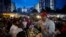Pemimpin oposisi Malaysia Anwar Ibrahim berbicara kepada para pendukungnya selama kampanye pemilu di Kuala Lumpur, Malaysia, Rabu, 16 November 2022. (AP/Vincent Thian)