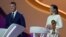 Fotoo Achiv: Ansyen vedet foutbol entenasyonal Carli Lloyd ak Jermaine Jenas, prezantate televizyon Britanik ak jwe foutbol retrete ede ak tiraj pou Mondyal 2022 an nan Doha, Qatar. 