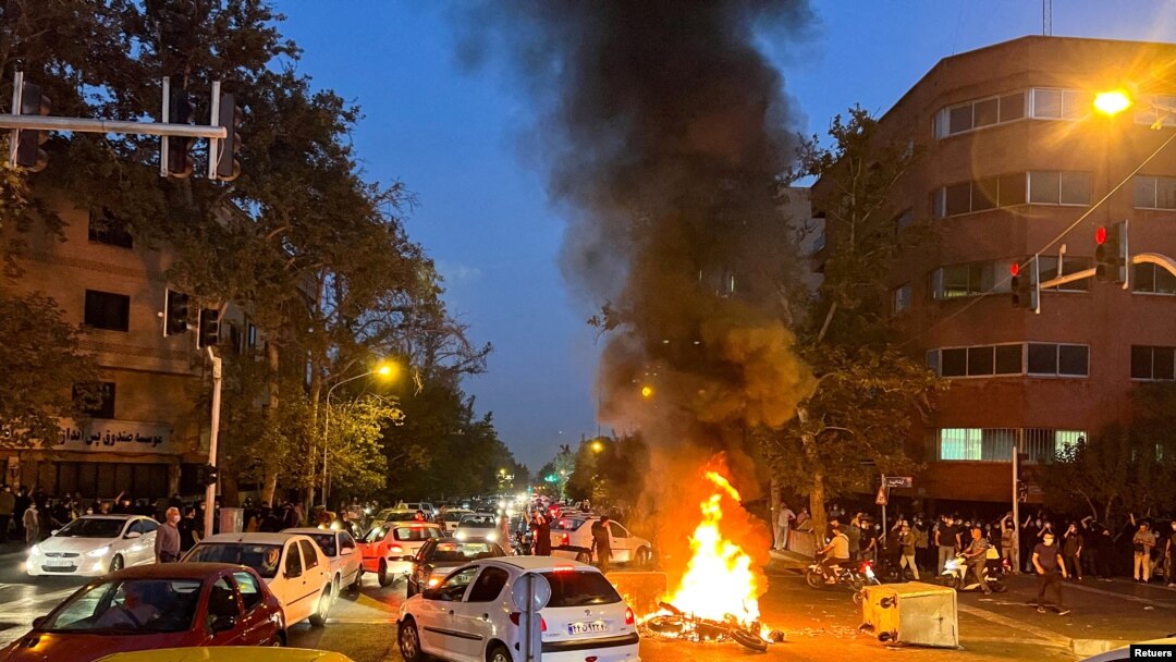 په ناروی کې مېشته د انساني حقونو ډلې هېنګو وویل احتجاجونو د چقولو دپاره د ایران پاسداران انقلاب څانګې عسکر په پوځي هېلې کاپټرو کې مهاباد ته رسوول شوي دي چې د سني مسلمانانو د اکثریت کرد ښار دی