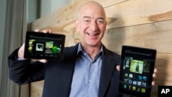 El fundador de Amazon, Jeff Bezos, presenta las nuevas Kindle Fire HDX.