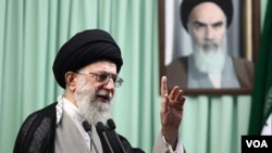 Ayatollah Ali Khamenei menyerukan keamanan bagi pemilu parlemen dalam khotbah Idul Fitri di Teheran (31/8).