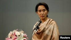 Bà Aung San Suu Kyi phát biểu tại một cuộc họp của của cộng đồng Miến Ðiện tại Tokyo, Nhật Bản, ngày 13/4/2013. 