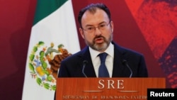 루이스 비데가라이 멕시코 신임 외무장관이 9일 멕시코시티에서 외교인력을 대상으로 연설하고 있다. 