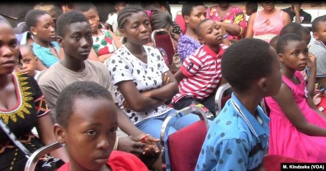 IDPs gather in Yaounde to receive assistance from Voice of the Voiceless, an NGO in Cameroons, Jan. 24, 2019.