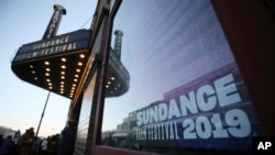 Los organizadores del Festival de Cine de Sundance están tratando de aumentar la diversidad entre los medios que cubren el evento anual en Park City al pagar los costos de viaje de unos 50 periodistas que son mujeres, LGBTQ, minorías o discapacitados.