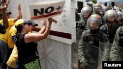 El mandatario venezolano interpretó que la presión de Washington con la que ha mantenido relaciones tirantes por años, es consecuencia de "la llegada al poder de los extremistas" en Estados Unidos.