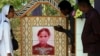 Makam Adelina Sau, di Desa Abi, Warga desa Abi, Oenino, provinsi NTT. Adelina meninggal di Malaysia dalam usia 20 tahun. (Foto: AP/Tatan Syuflana)