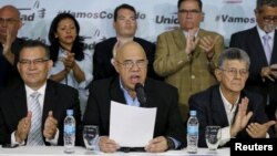 Jésus Torrealba (abajo, centro) , secretario de la MUD piensa que es tiempo que la alianza de partidos se convierta en un movimiento social.