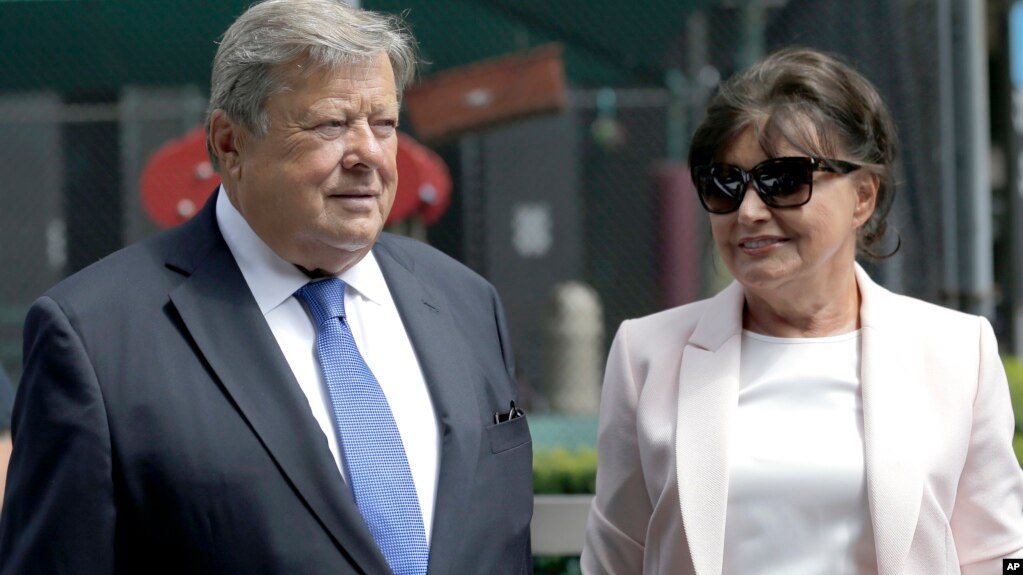 Ông Viktor Knavs và bà Amalija Knavs, Bố Mẹ Đệ nhất Phu nhân Melania Trump đã tuyên thệ nhập quốc tịch Mỹ tại New York City ngày 9/8/2018.