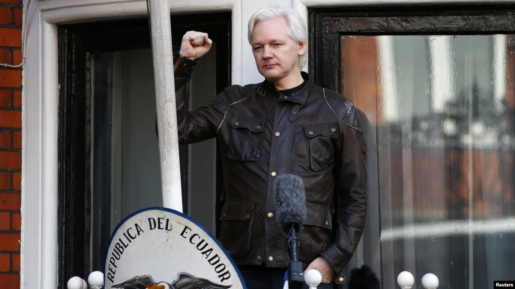 Ông Julian Assange, sáng lập viên của WikiLeaks, tại ĐSQ Ecuador