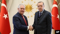 U.S. Secretary of State Rex Tillerson (left) poses with Turkey's President Recep Tayyip Erdogan before their meeting in Ankara, Turkey, March 30, 2017.