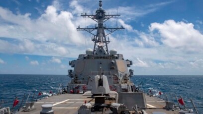 Tàu USS Mustin của Mỹ đi qua eo biển Đài Loan hồi tháng 8/2020 (ảnh tư liệu) 