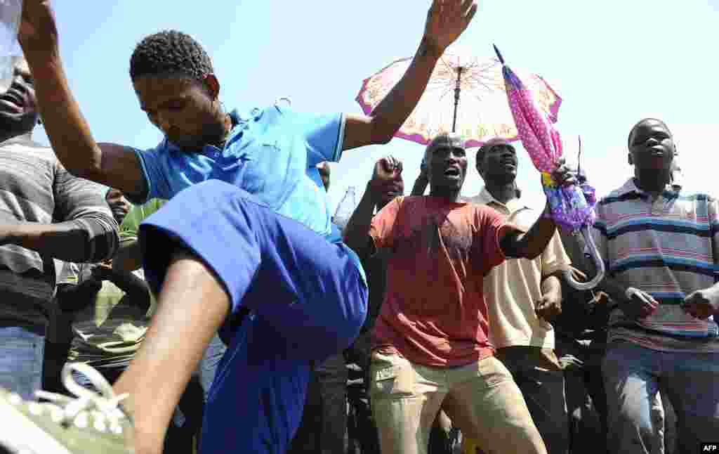 Striking mine workers protest outside the Anglo American Mine in Rustenburg, South Africa, October 5, 2012.