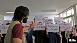 صدور احکام قضایی سنگین علیه چند دانشجو موجب تجمع اعتراضی دانشجویان دانشگاه های تهران و علامه طباطبایی شد.