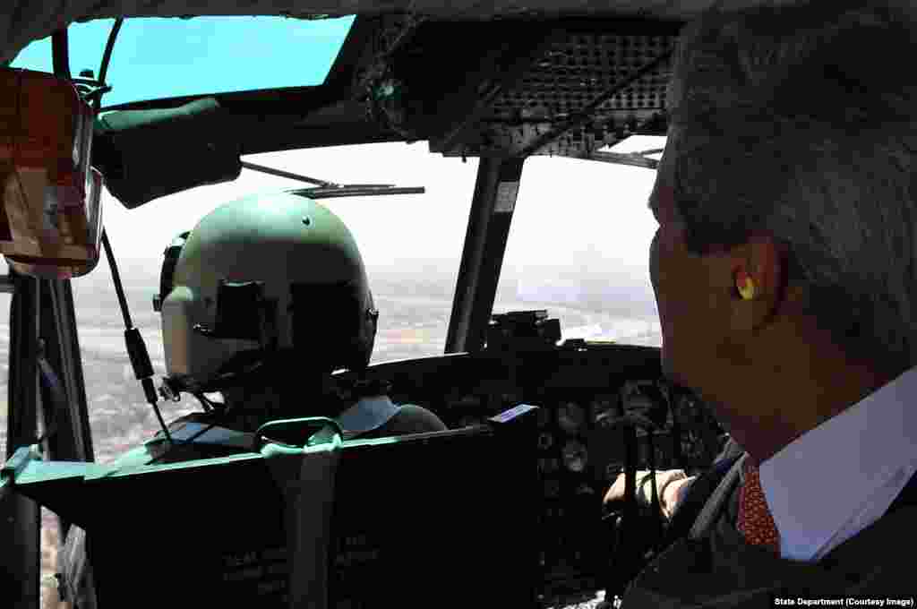 Secretary Kerry Looks Out Over Iraq on Flight Into Embassy Baghdad.