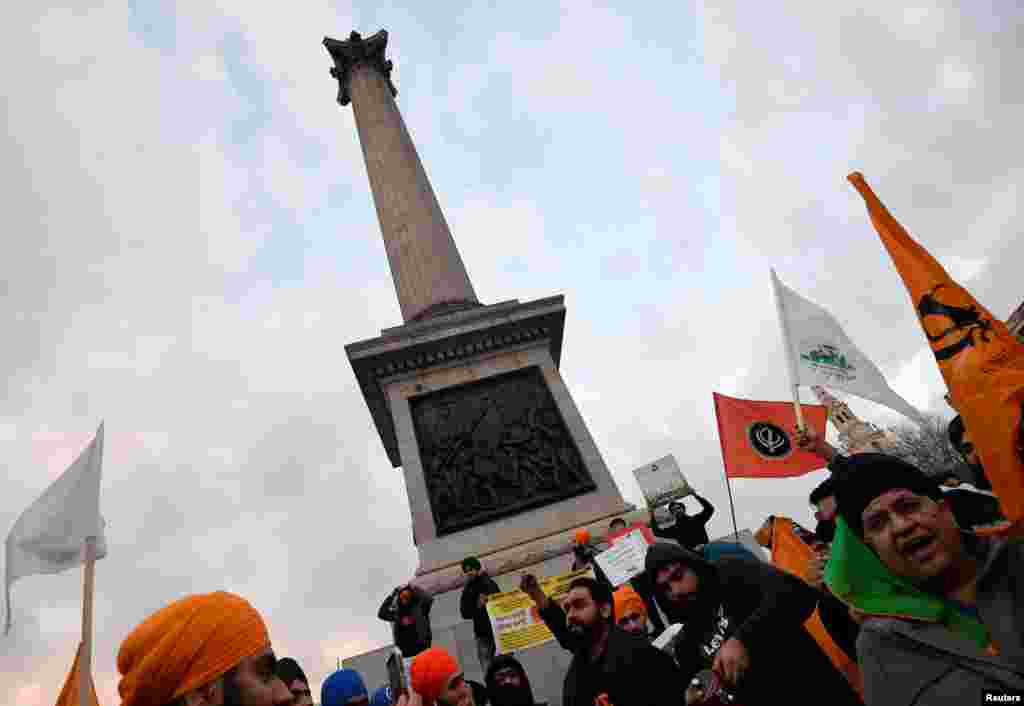 لندن کے ٹریفلگر اسکوائر پر برطانیہ میں مقیم بھارتی شہریوں کی جانب سے بھارتی کاشت کاروں سے اظہار یکجتی کے طور پر ہونے والے مظاہرے کا ایک منظر۔ بھارت شہریوں نے احتجاج کے دوران بھارتی حکومت کے خلاف نعرے بھی لگائے۔&nbsp;