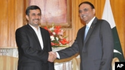 ایران کے صدر محمود احمدی نژاد نے فروری کے وسط میں پاکستان کا دورہ بھی کیا تھا۔