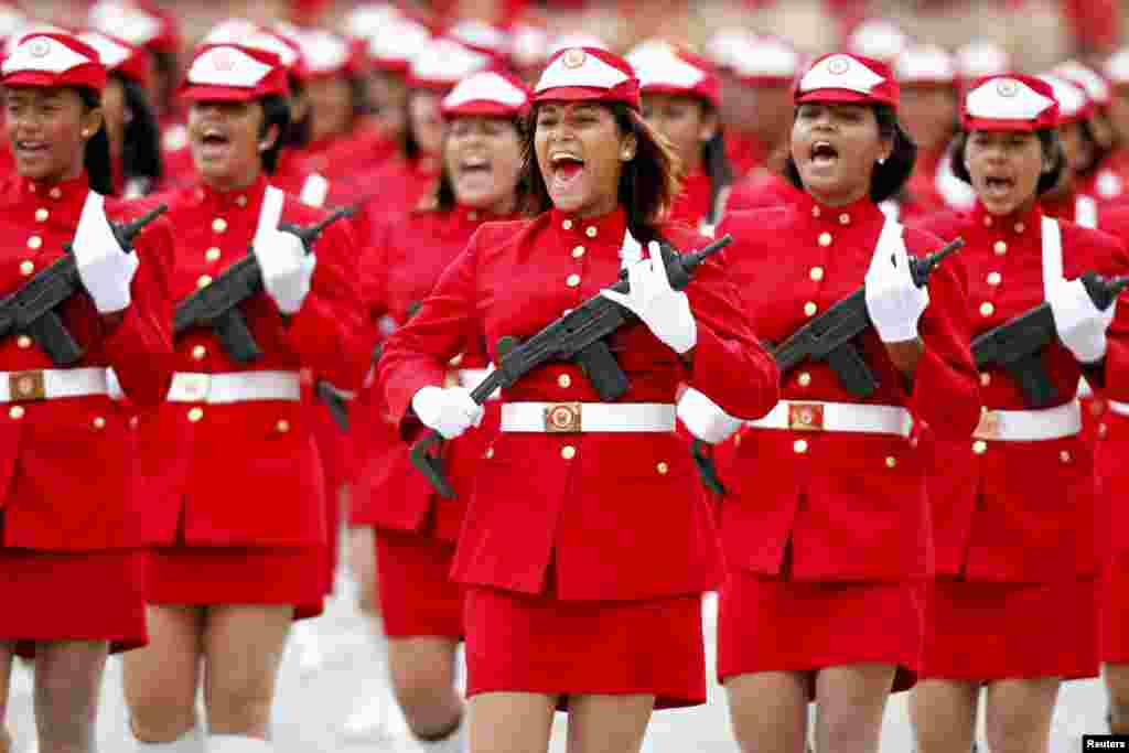 Venezuelan soldiers march during a military parade to commemorate the 20th anniversary of the failed coup attempt on President Hugo Chavez in Caracas February 4, 2012. (Reuters)