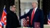 Трамп и Ким Чен Ын завершили саммит обещанием денуклеаризации