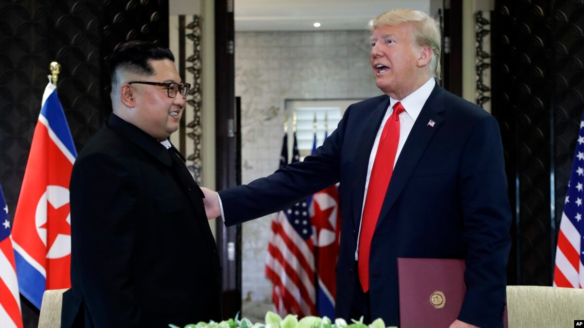 Трамп заявил об отличных отношениях с лидером КНДР после переговоров Трамп заявил об отличных отношениях с лидером КНДР после переговоров