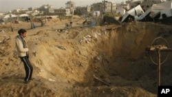 A Palestinian man checks the damage of an abandoned house that was destroyed during an Israeli air strike overnight in Khan Younis, southern Gaza Strip, 21 Dec 2010