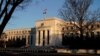 Gedung bank sentral AS atau Federal Reserve di Washington, DC (foto: dok). 