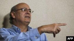 El periodista nicaragüense Carlos F. Chamorro denunció a fines del 2018 acciones del gobierno de Daniel Ortega en su contra, incluyendo allanamiento al medio de prensa independiente para el que trabaja.