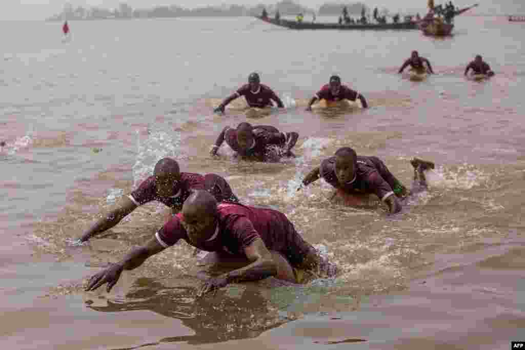 Participants use round gourds to navigate during the annual boat regatta in Yauri, Kebbi State, Nigeria, Feb. 15, 2025.&nbsp;The regatta festival started about 200 years ago as a display of naval strength of the Gungu people, where the Gungu warriors annually attacked dangerous hippopotamus that were destroying farmlands.&nbsp;