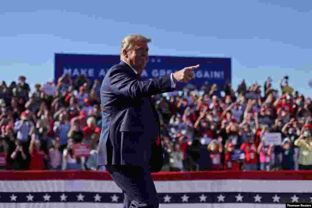 El presidente de Estados Unidos, Donald Trump, reliza un acto de campa&#241;a electoral en Phoenix, Arizona, el 28 de octrubre de 2020.