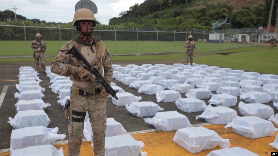 En 2021, en Centroamérica se incautaron cerca de 250 toneladas de drogas, una cifra récord impulsada por el aumento de la producción de cocaína, la liberación de drogas almacenadas durante la pandemia y nuevas estrategias para trasladarlas a EE. UU. y Europa.