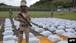 En 2021, en Centroamérica se incautaron cerca de 250 toneladas de drogas, una cifra récord impulsada por el aumento de la producción de cocaína, la liberación de drogas almacenadas durante la pandemia y nuevas estrategias para trasladarlas a EE. UU. y Europa.