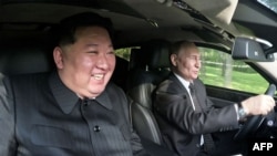 ภาพผู้นำเกาหลีเหนือคิม จอง อึน และประธานาธิบดีรัสเซียวลาดิเมียร์ ปูติน วันที่ 19 มิ.ย. 2024 