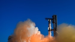 Wahana ruang angkasa Starship lepas landas untuk uji coba ke-enam dari Starbase di Boca Chica, Texas, 19 November 2024. (Foto: Chandan Khanna/AFP)