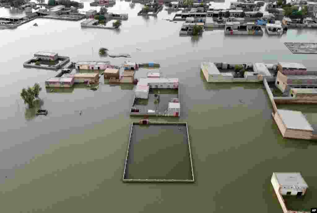 Homes are surrounded by floodwaters in Jaffarabad, a district of Pakistan&#39;s southwestern Baluchistan province, Sept. 1, 2022. (AP Photo/Zahid Hussain)APTOPIX Pakistan Floods