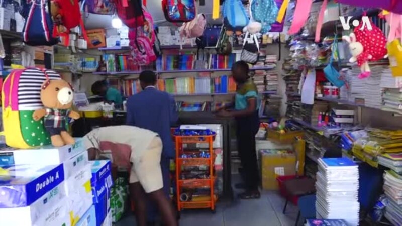 Rentrée scolaire: à Libreville, l'achat des fournitures scolaires bat son plein