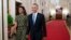 Premye dam Michelle Obama ak Prezidan Barack Obama rive nan Lamezonblanch pou seremoni Meday Prezidansyel Libete a nan sal Es Lamezonblanch la, Madi 24 Nov. 2015 nan Washington.
