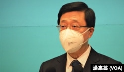 香港特首李家超表示，广东省及深圳市政府支持港府提出的”逆向隔离”建议。 (美国之音汤惠芸)