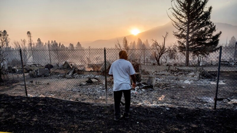 Fast-Moving California Wildfire Prompts Thousands to Evacuate 